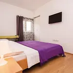 With Sea View 10 Apartman *